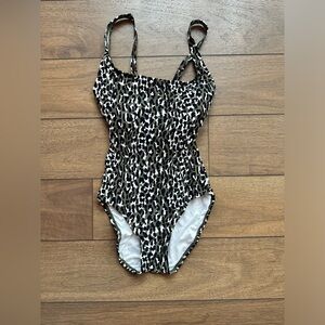 Michael Kors One Piece Swimwear Leopard Print Lace Back Size 8 Square Top